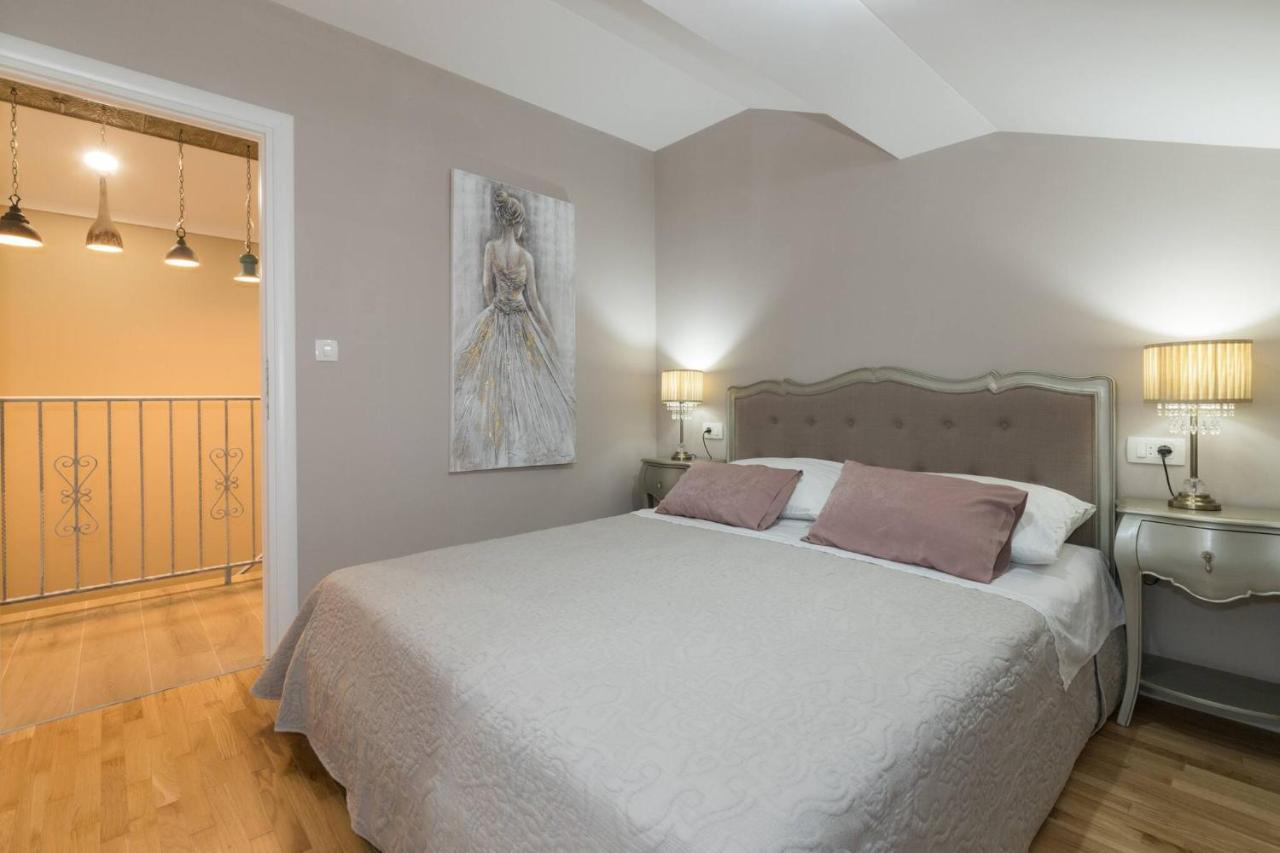 Eleganza With Pool For 9 Guests ,