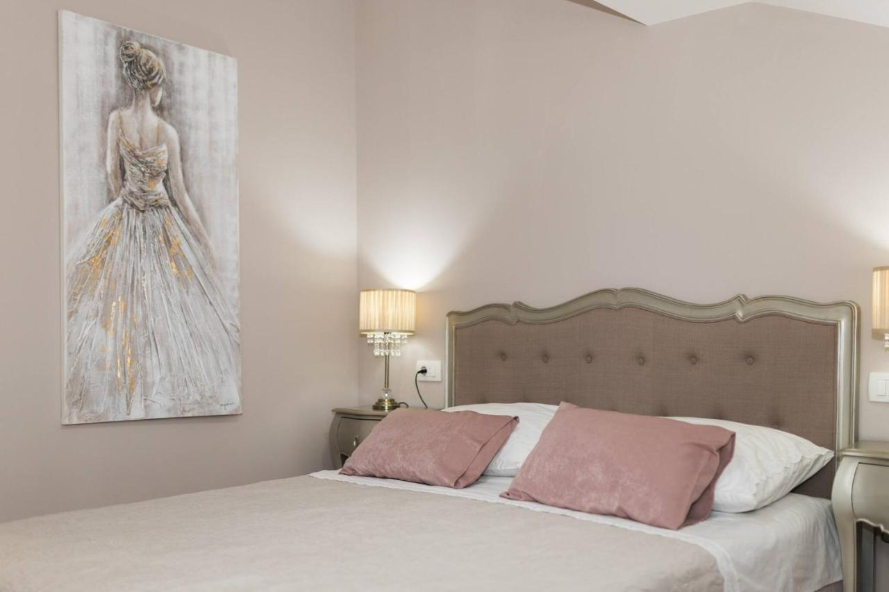 Eleganza With Pool For 9 Guests , Vila *