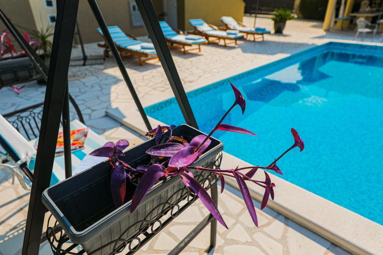 Eleganza With Pool For 9 Guests , *